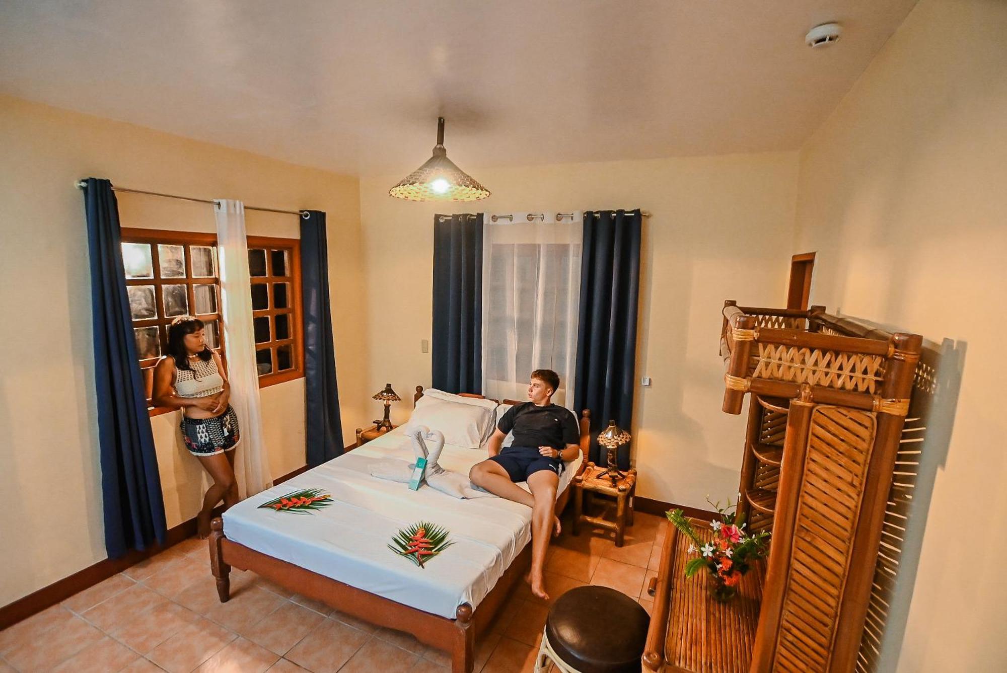 פוארטו גאלרה Garden Of Eden Dive Resort מראה חיצוני תמונה