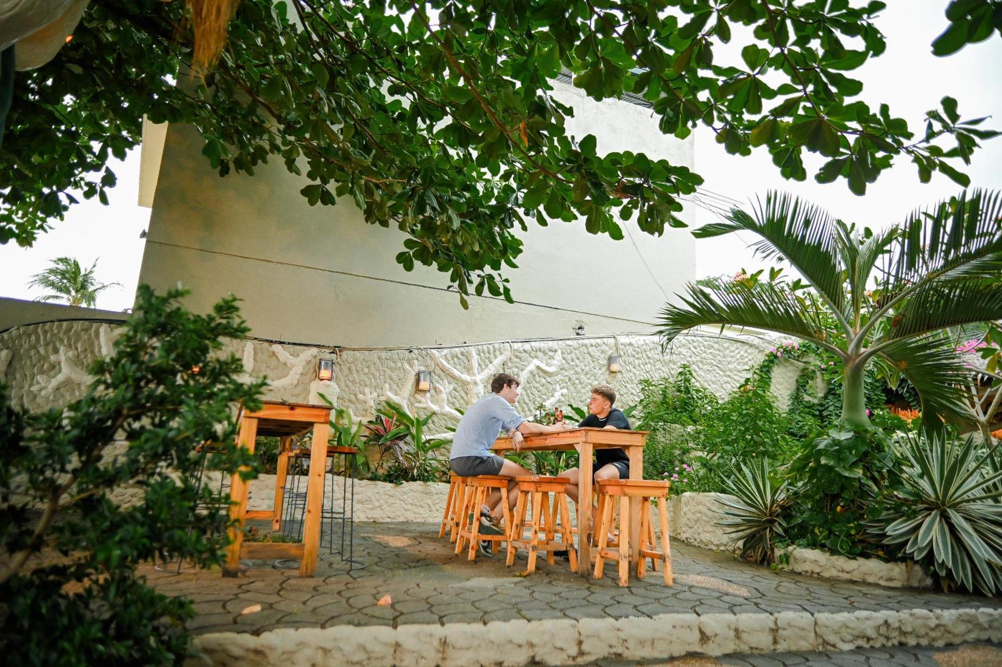 פוארטו גאלרה Garden Of Eden Dive Resort מראה חיצוני תמונה